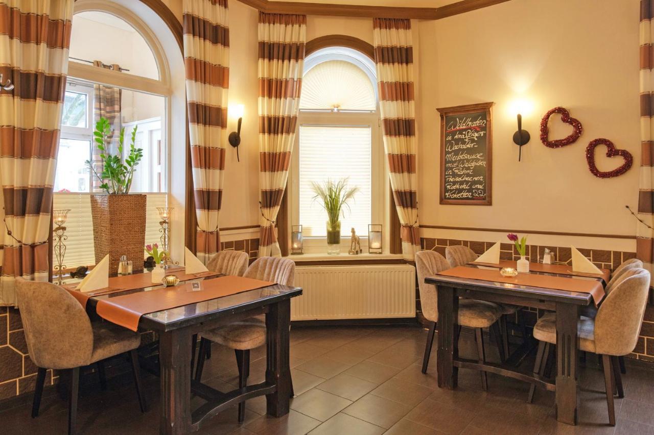 Hotel-Restaurant Holsteiner Hof Гистхахт Екстериор снимка