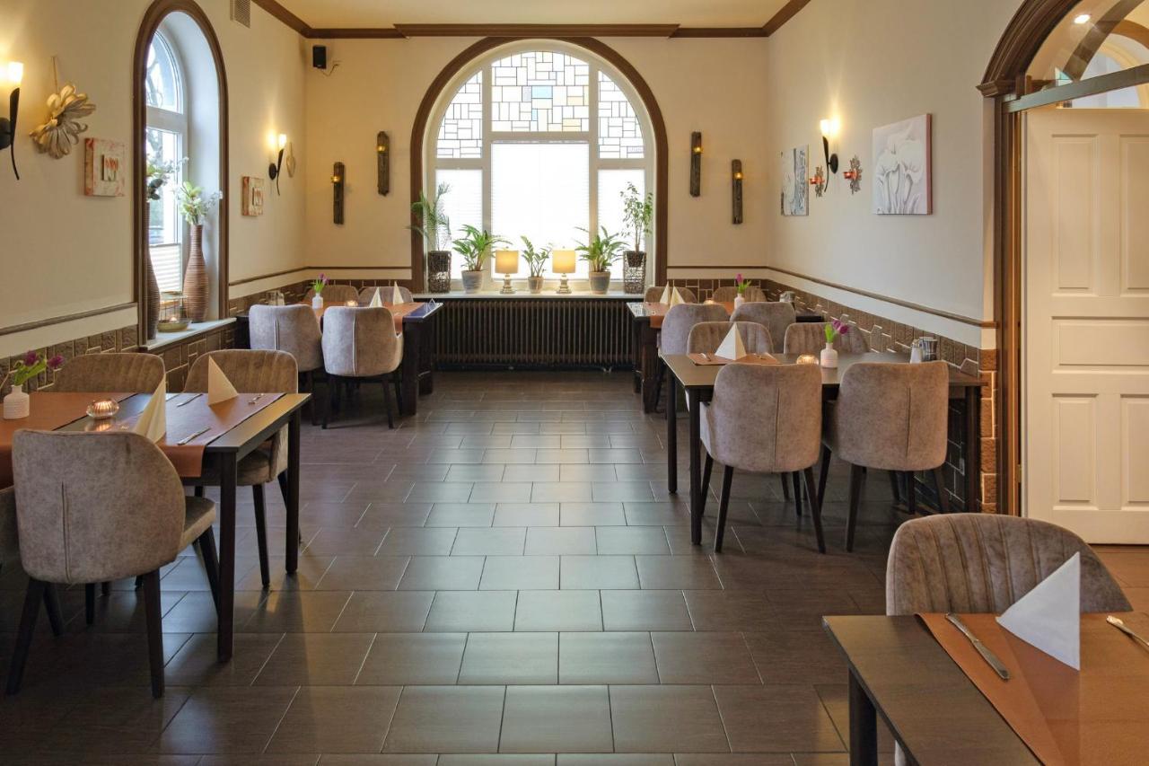 Hotel-Restaurant Holsteiner Hof Гистхахт Екстериор снимка