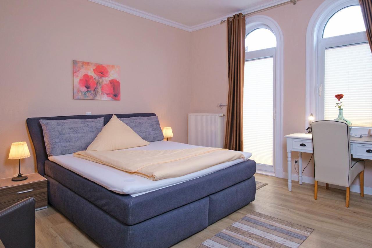 Hotel-Restaurant Holsteiner Hof Гистхахт Екстериор снимка
