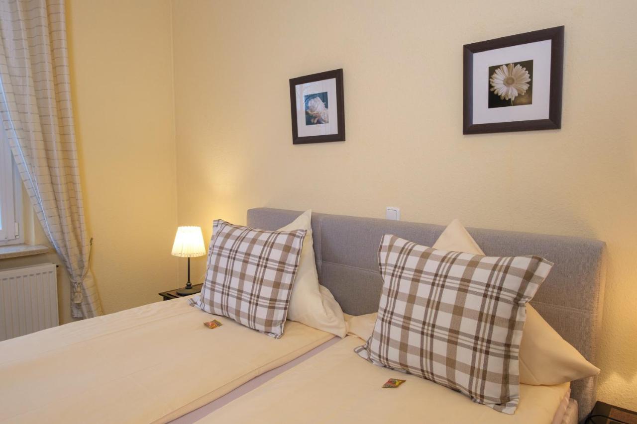 Hotel-Restaurant Holsteiner Hof Гистхахт Екстериор снимка
