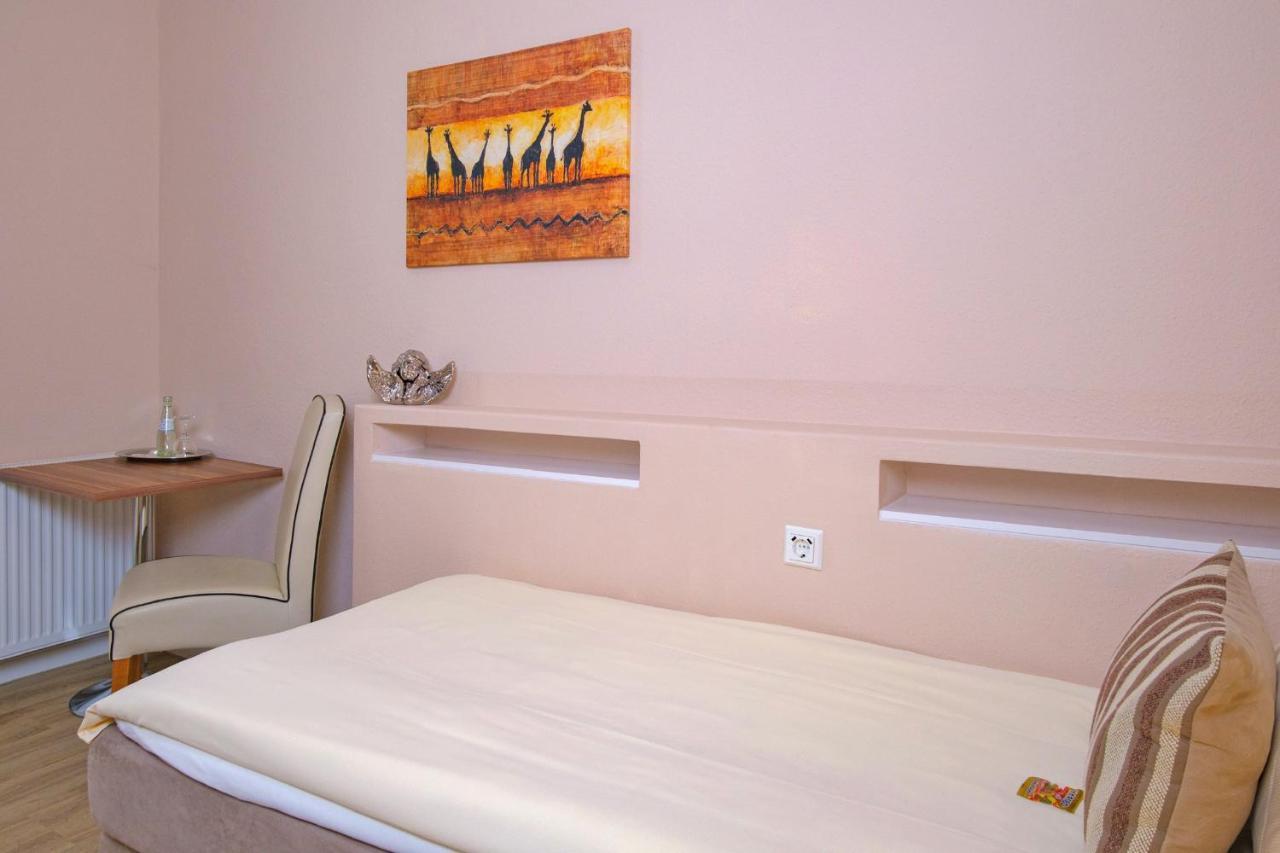 Hotel-Restaurant Holsteiner Hof Гистхахт Екстериор снимка