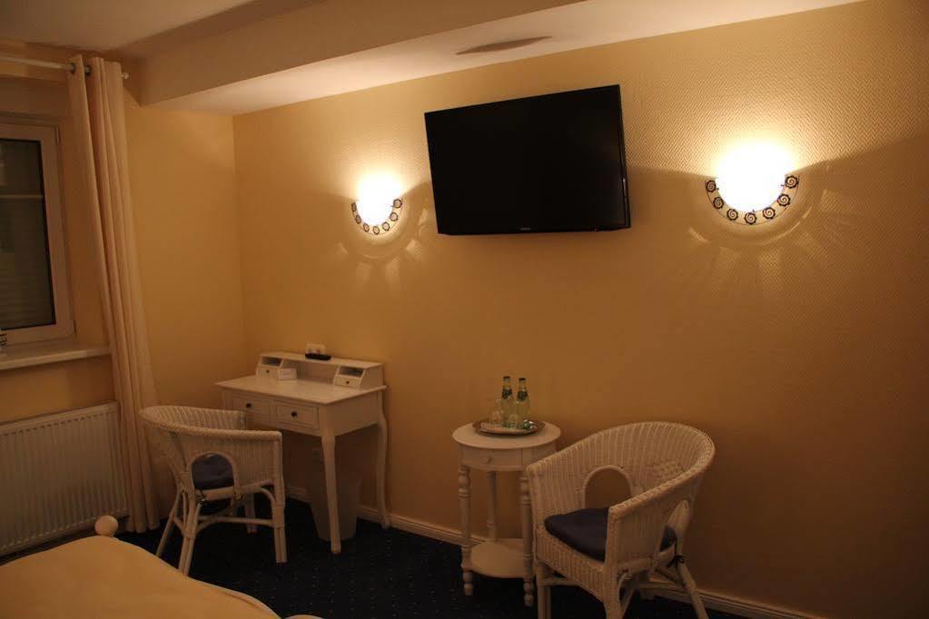 Hotel-Restaurant Holsteiner Hof Гистхахт Екстериор снимка