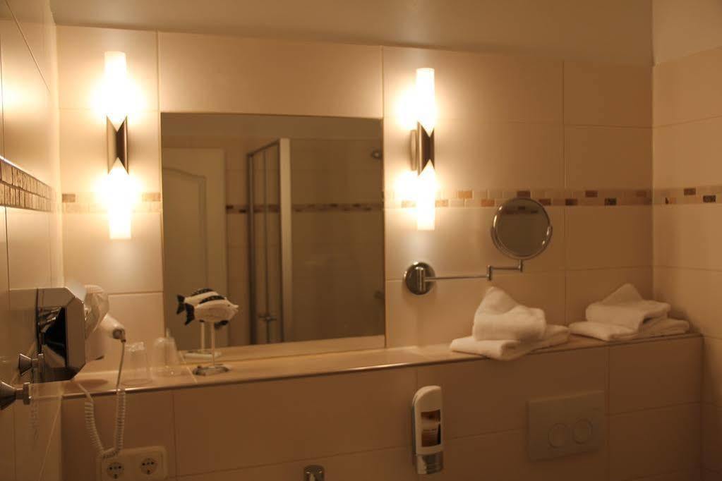 Hotel-Restaurant Holsteiner Hof Гистхахт Екстериор снимка