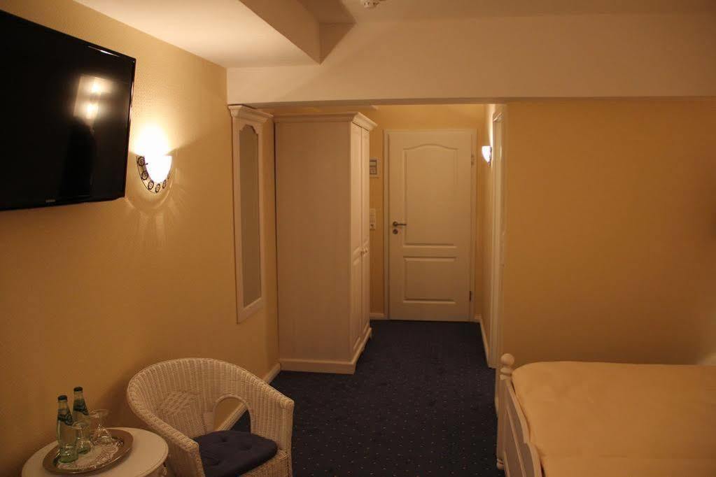 Hotel-Restaurant Holsteiner Hof Гистхахт Екстериор снимка