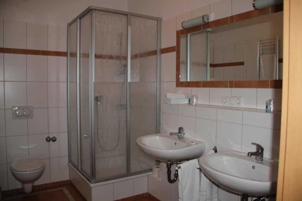 Hotel-Restaurant Holsteiner Hof Гистхахт Екстериор снимка